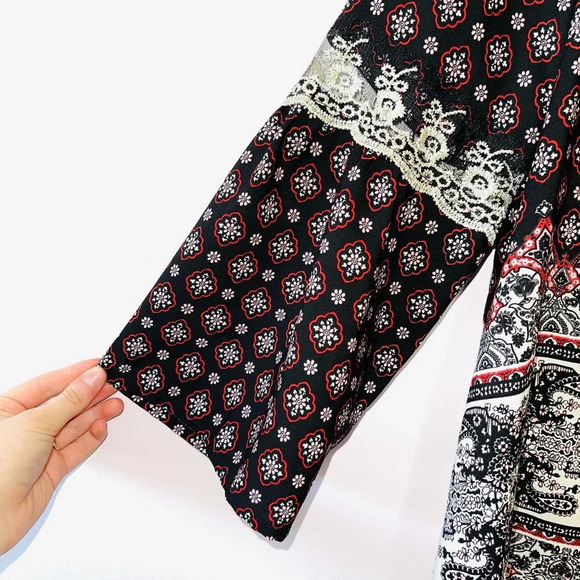 Francesca’s Miami Black & Red Boho Printed Bell Sleeve Blouse Small Women’s - Picture 4 of 10